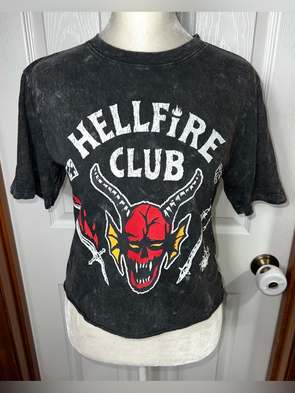 Stranger Things Graphic Tee T Shirt Hellfire Club Crop Top Cropped Tee Grey XS